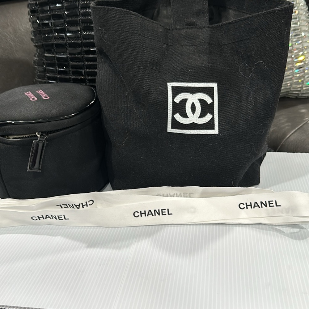 Bags and Ribbon - Picture 10 of 14